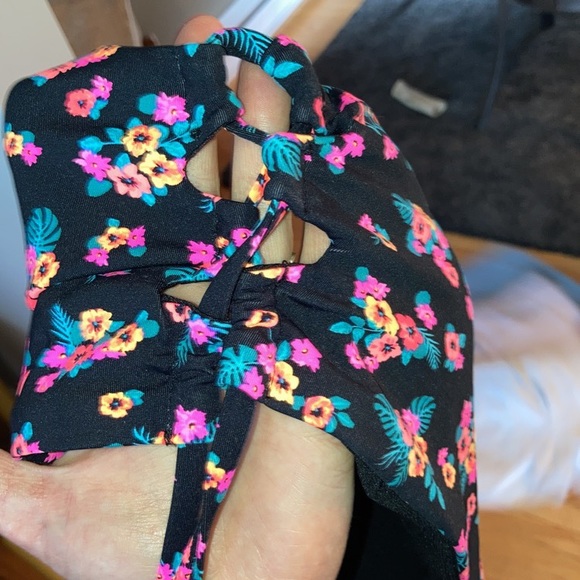 Ardenes bathing suite size medium - Picture 2 of 2